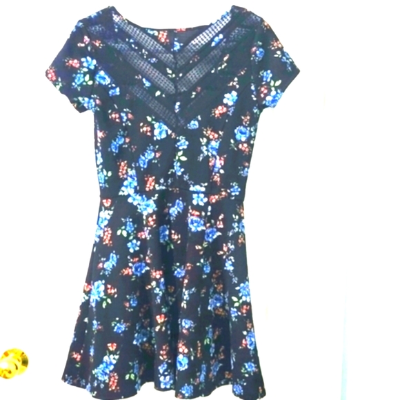 Jessica Simpson Women's Pleated Floral Dress Size M - Picture 2 of 11